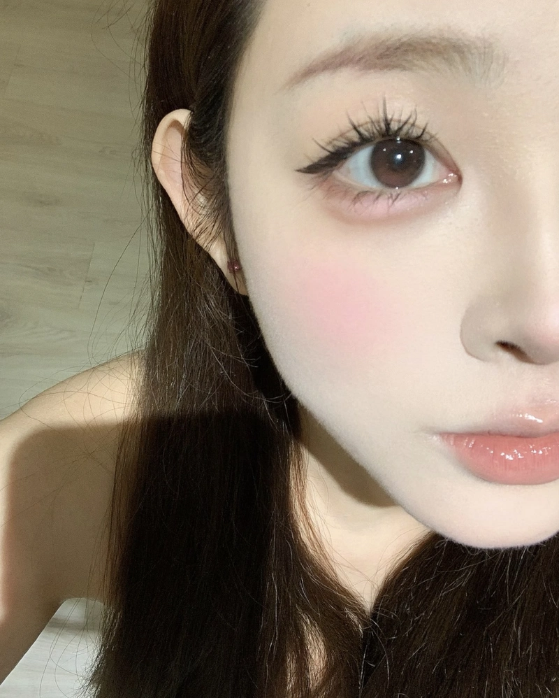 Deep eyes half face girl dp intense emotion vibe
