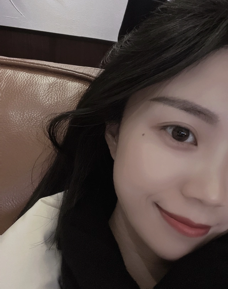 Dream core half face girl dp surreal aesthetic feel
