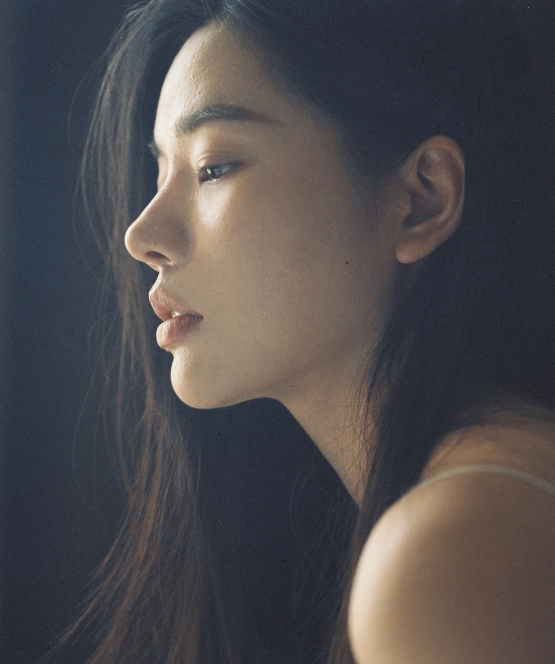 Elegant pose half face girl dp classy look