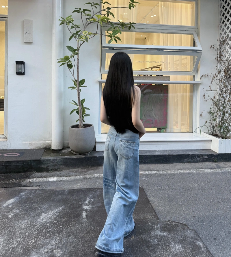 Everyday chic jeans top stylish girl dp simple trendy fashion vibe