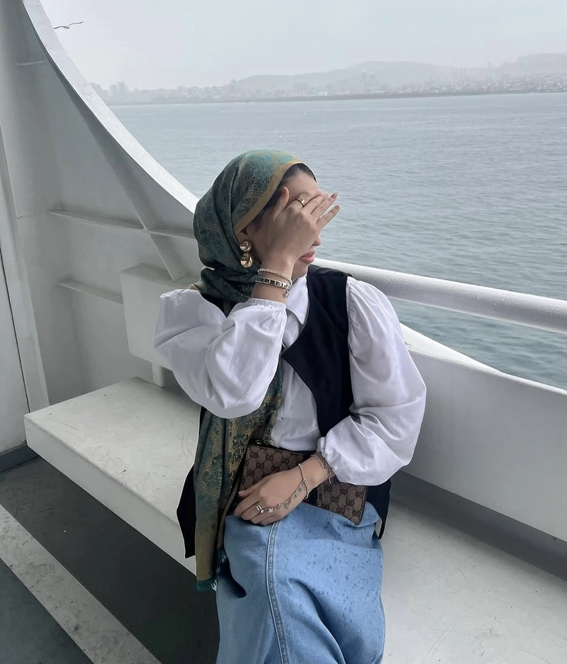 Gentle eyes look islamic girl dp for whatsapp calm aura