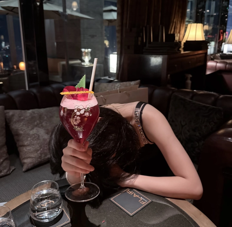Gentle sad vibe mood off dp girl pic with peaceful loneliness