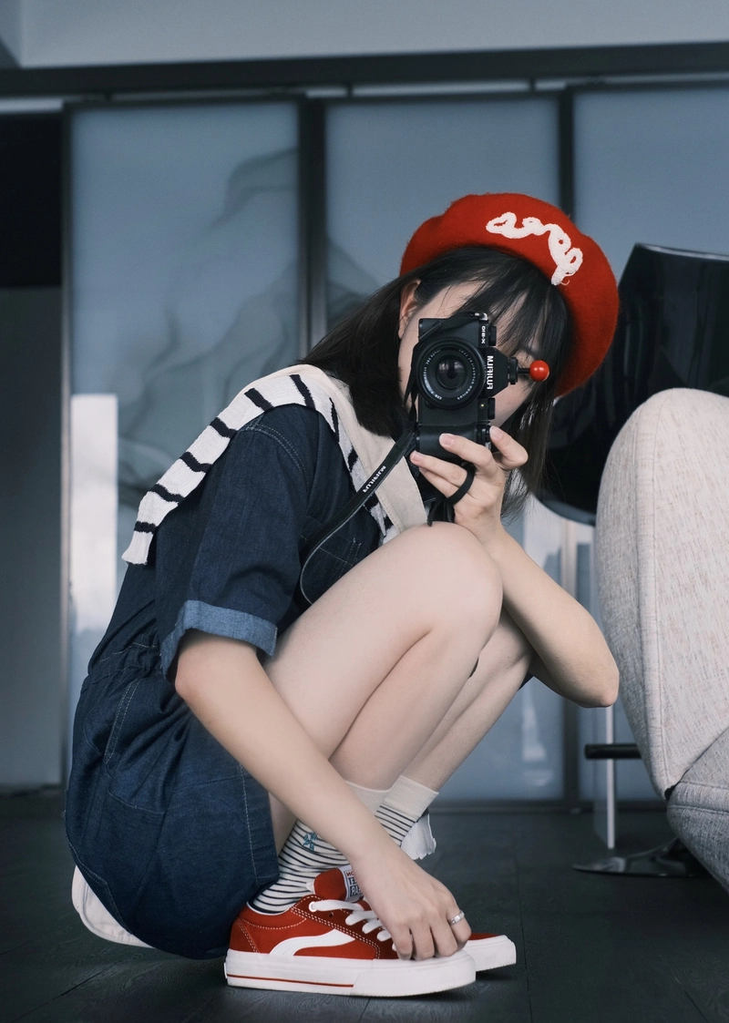 Girls dp with camera mirror selfie holding camera stylish look