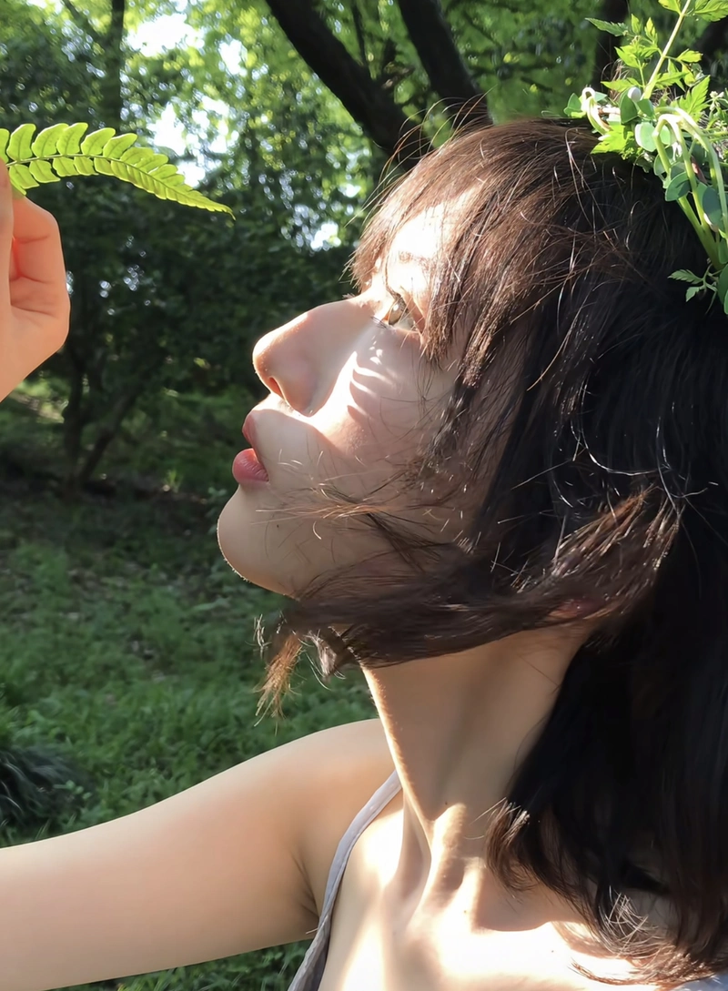 Glow effect half face girl dp smooth skin look