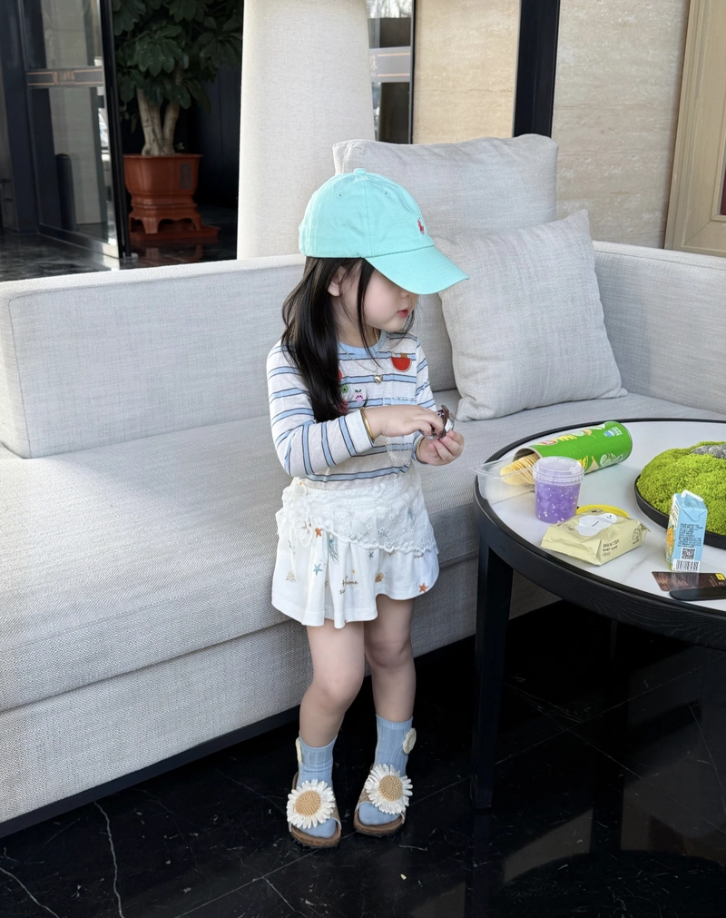 Happy baby baby girl dp pic bright joyful energy
