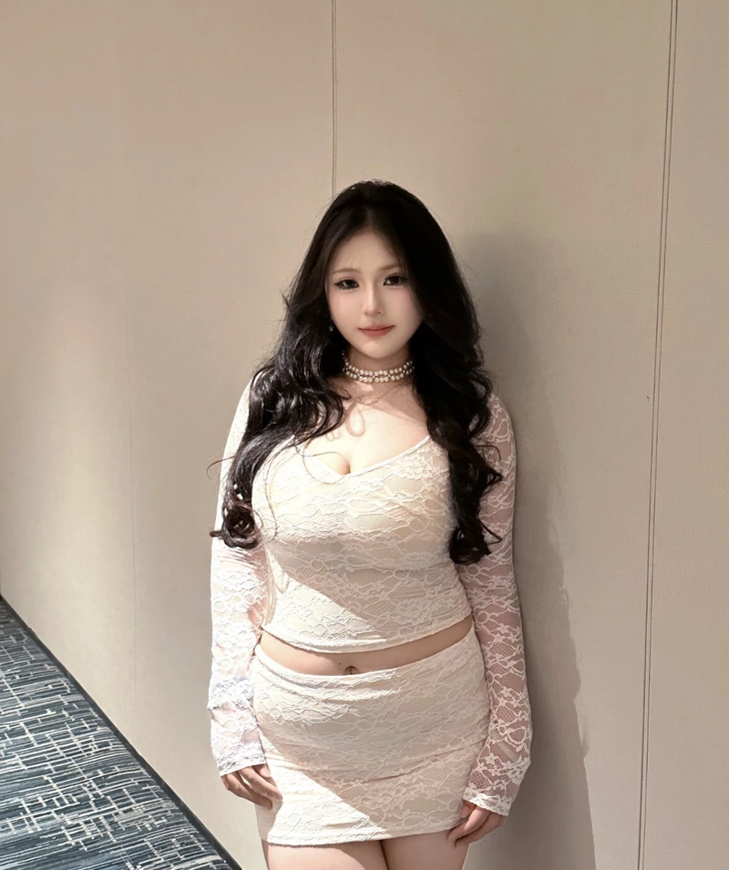 Happy energy fat girl dp lively cheerful mood