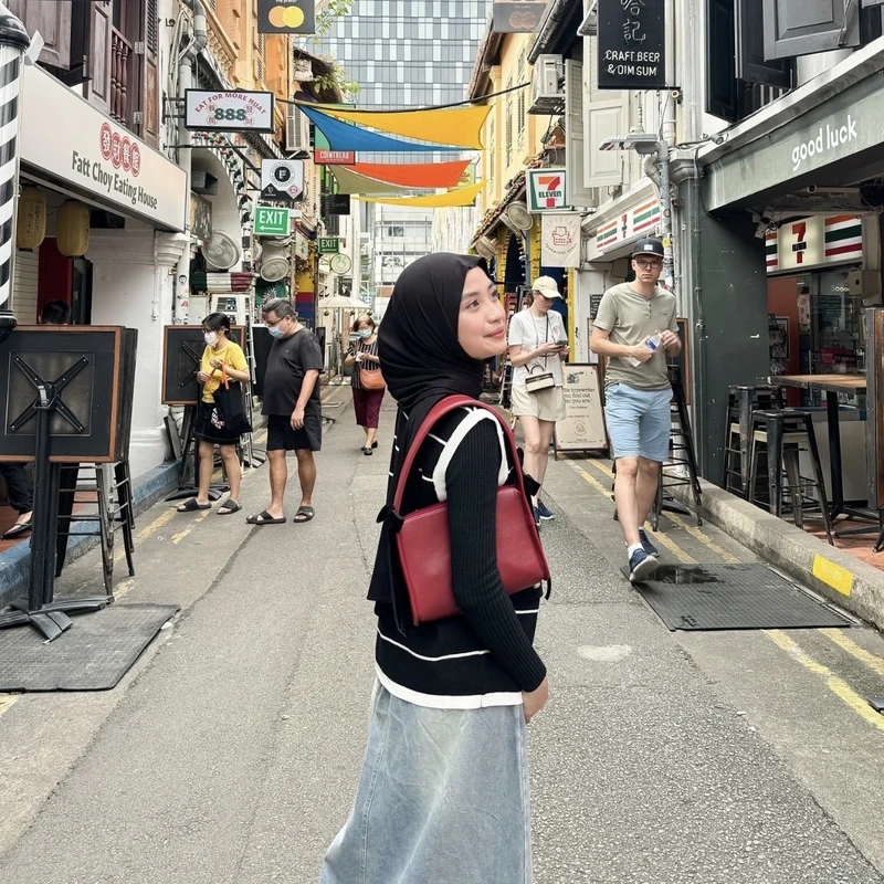 Islamic girl dp for WhatsApp with soft aesthetic vibes
