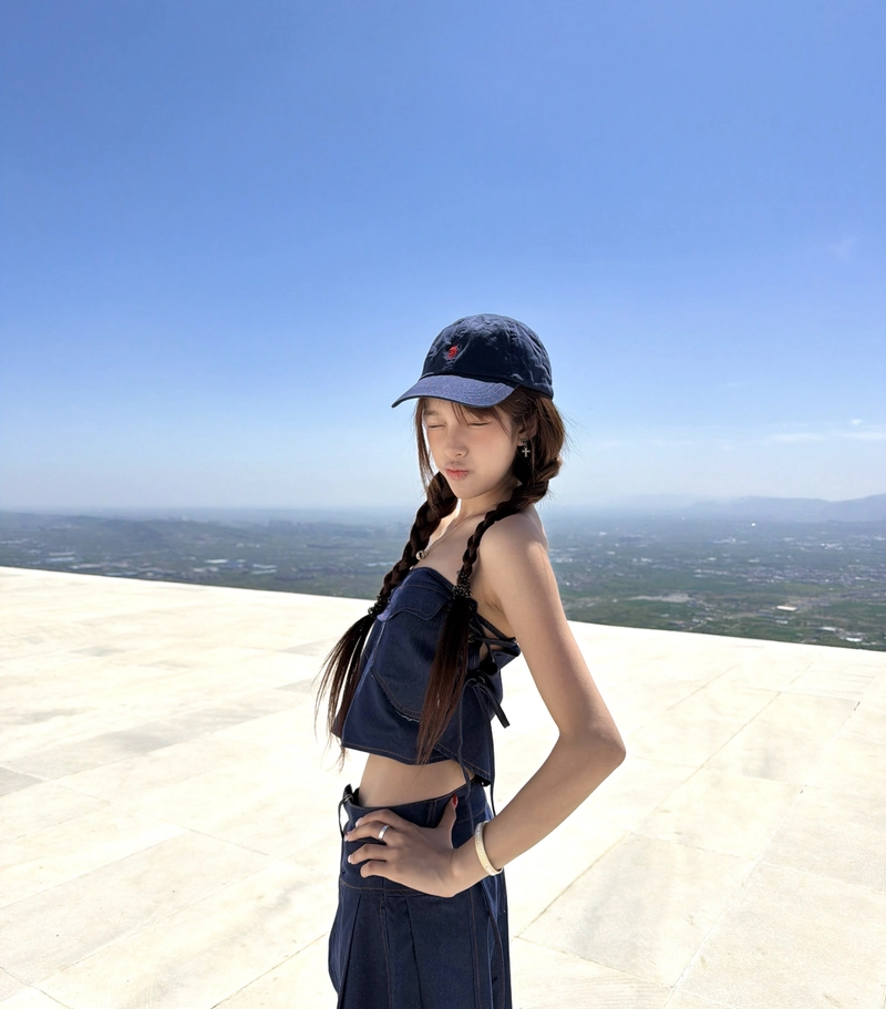 Minimal snapback style stylish cap girl dp clean urban aesthetic