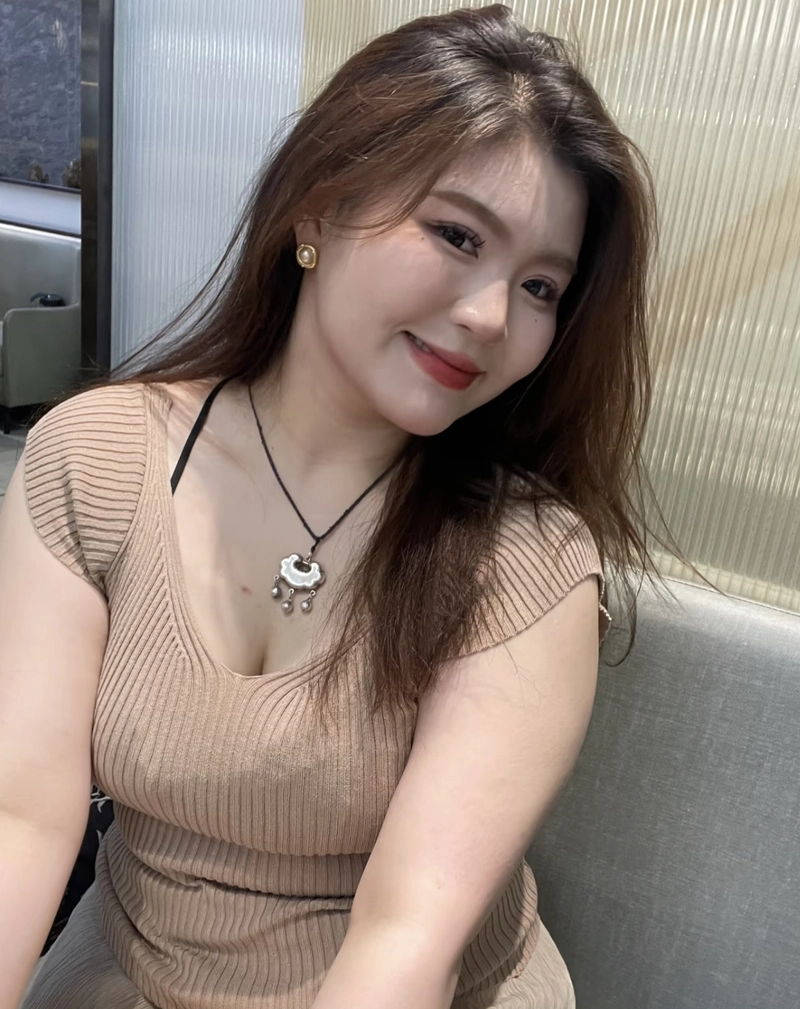 Natural beauty fat girl dp glowing skin vibe