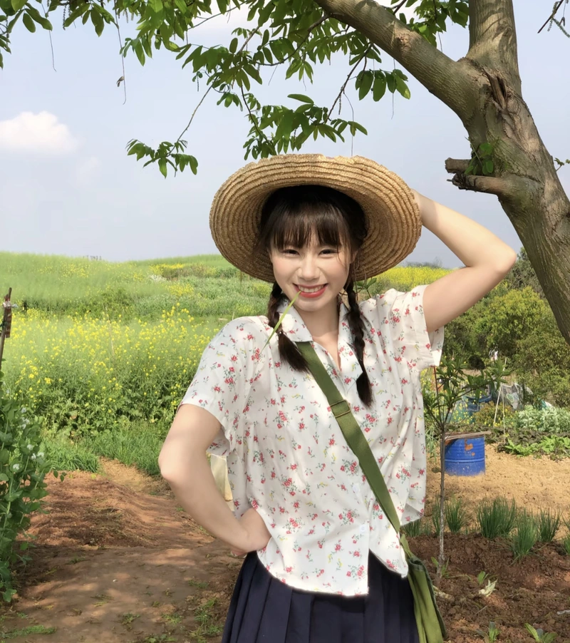Natural beauty look with simple charm village girls dp