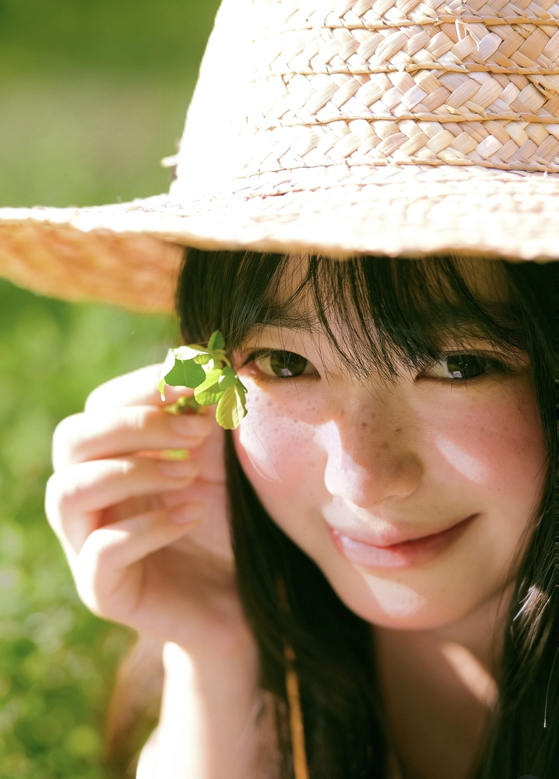 Natural smile whatsapp dp for girls hd candid moment vibe