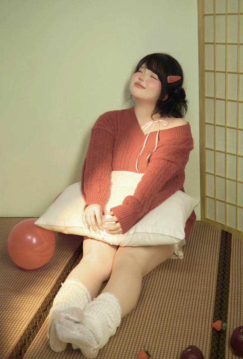Playful vibe fat girl dp fun cute mood