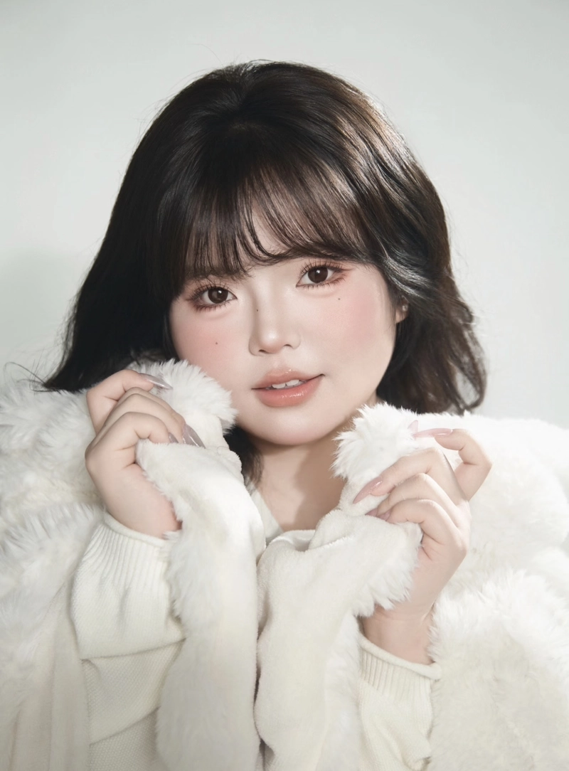 Pretty face fat girl dp glowing natural beauty