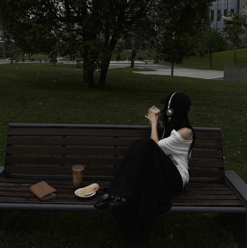 Quiet pain vibe mood off dp girl pic with deep emotion