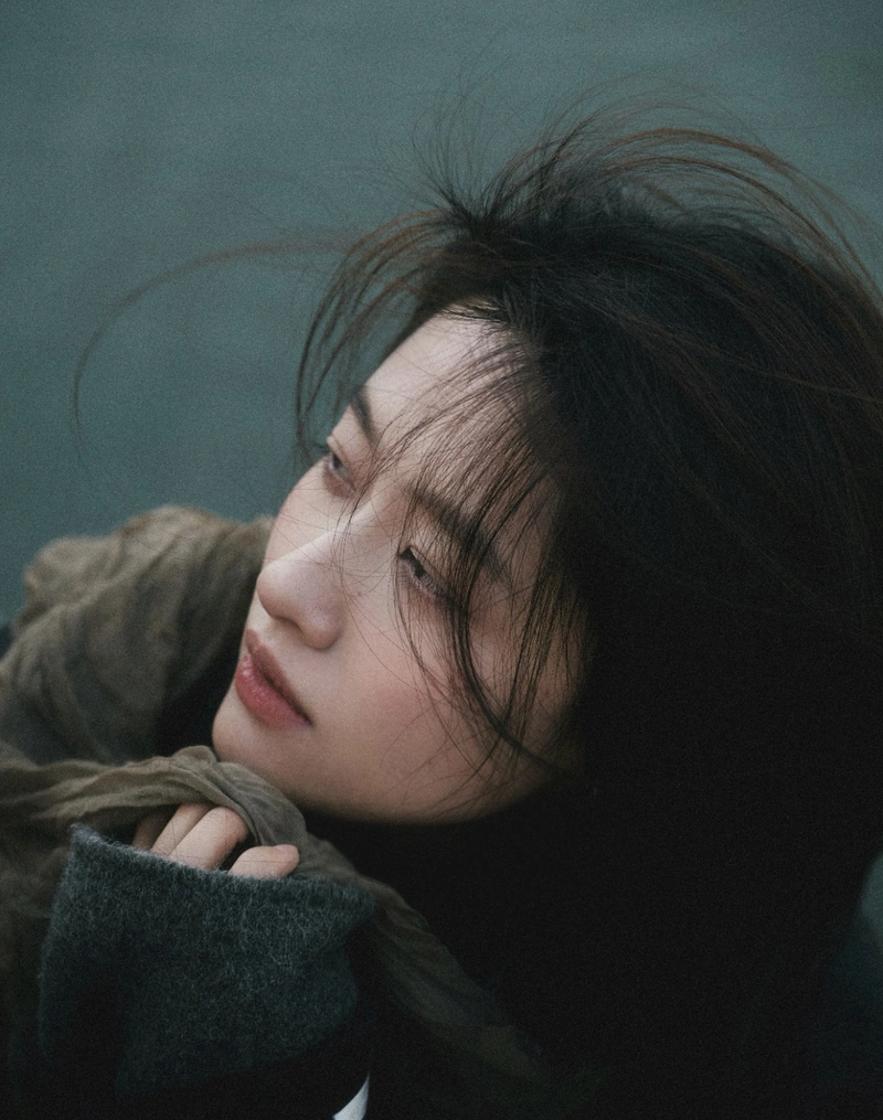 Rainy silence silent girl dp soft sad aesthetic