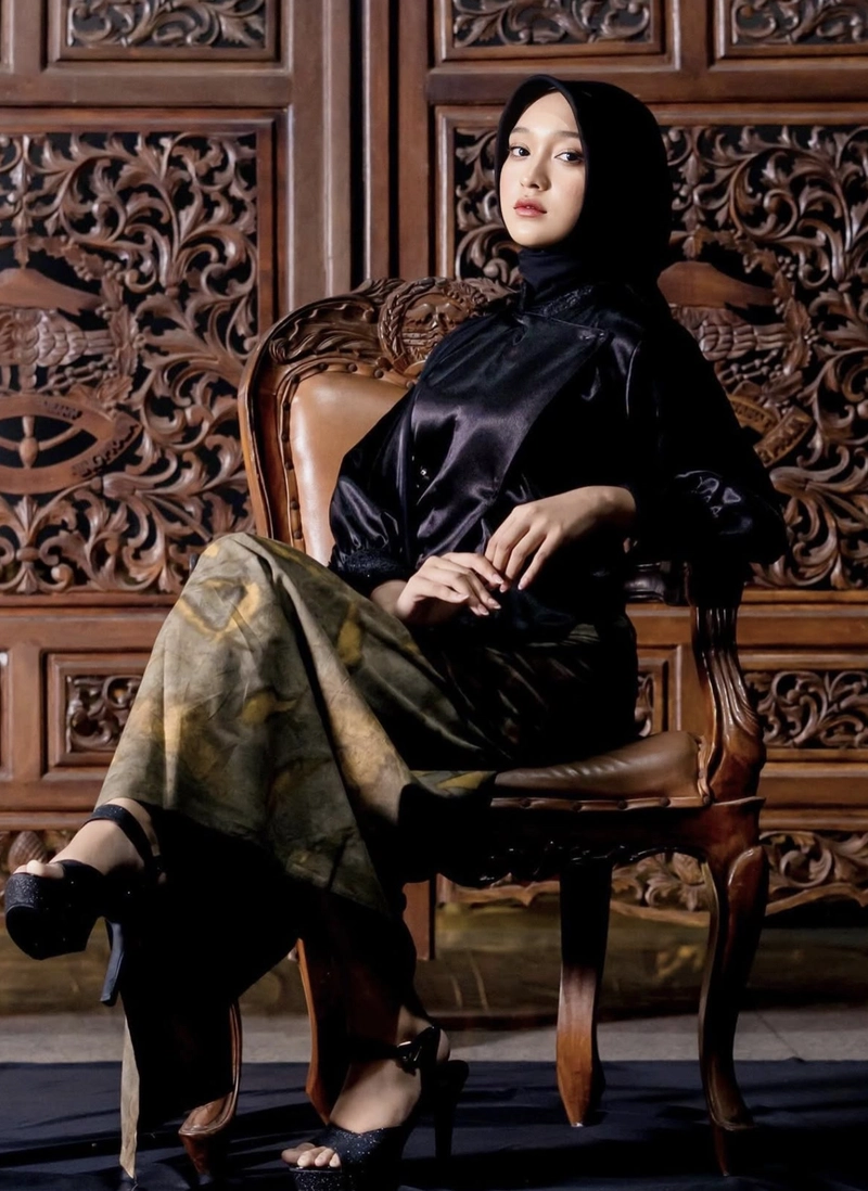 Serene expression islamic girl dp for whatsapp peaceful gentle vibe