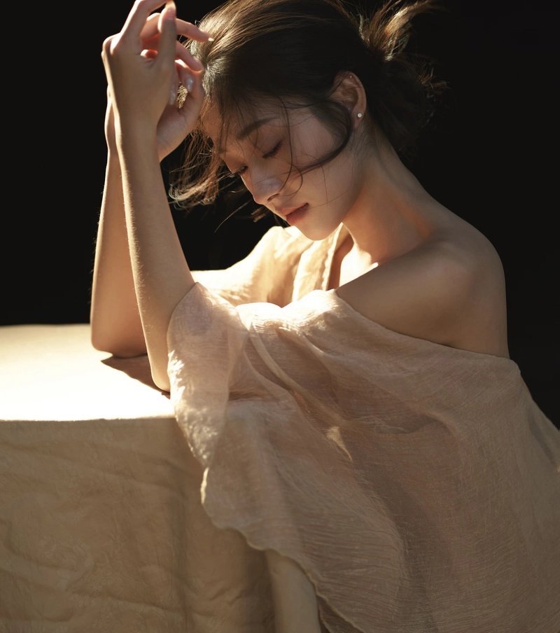 Shadow face silent girl dp mysterious silence look