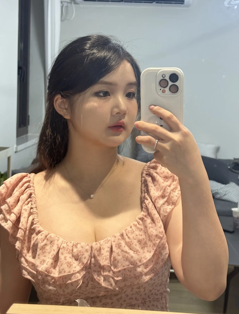 Simple beauty fat girl dp natural glow look
