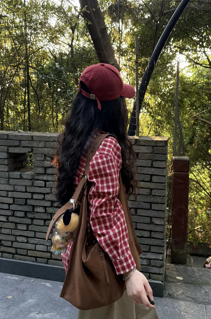 Simple lonely alone whatsapp dp girl minimal sad vibe