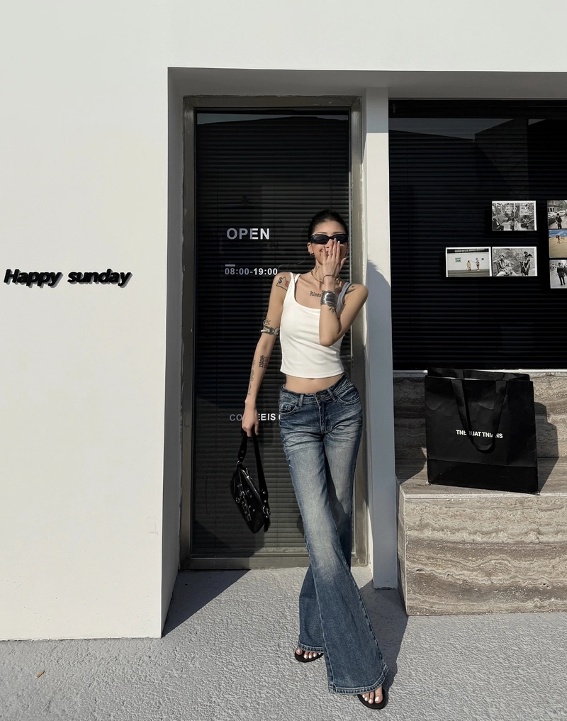 Simple stylish look jeans top stylish girl dp clean vibe