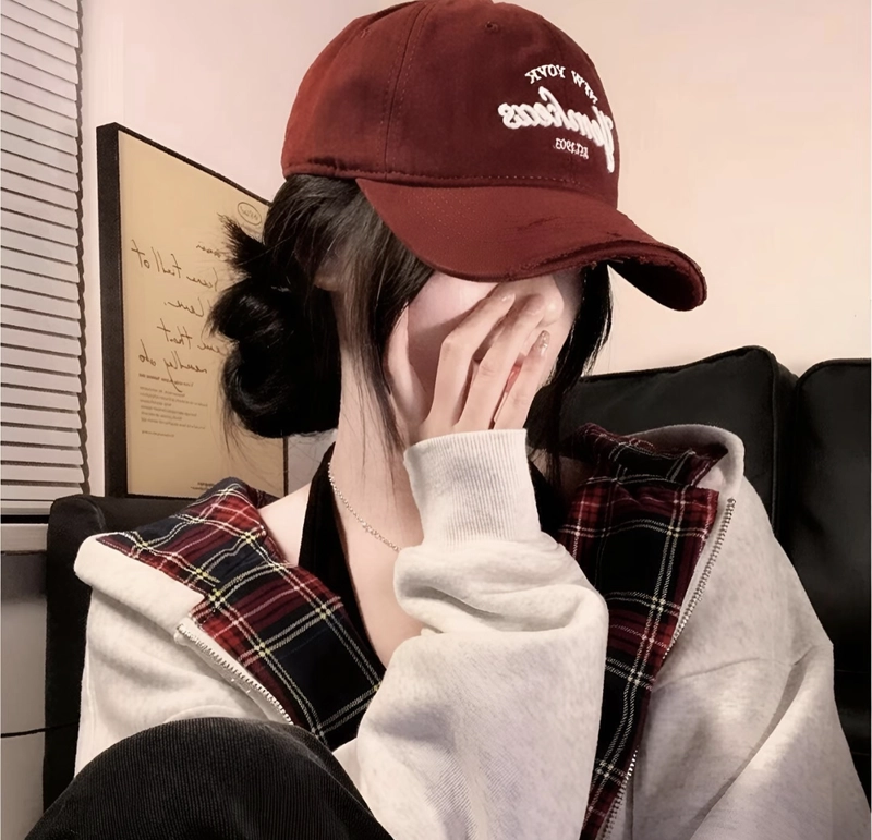 Soft aesthetic mood cap girl dp image with trendy cap style