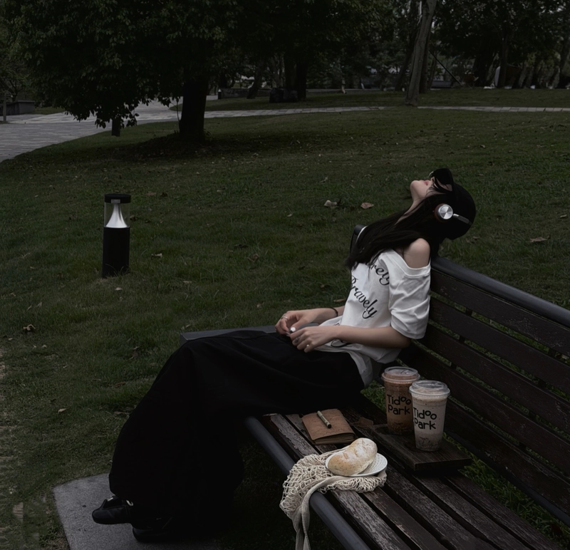 Soft dark tone mood off dp girl pic with lonely feel