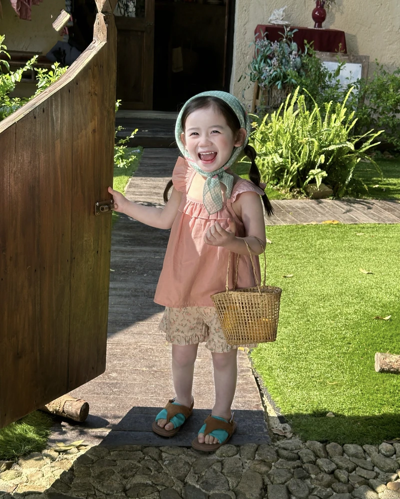 Soft dreamy aesthetic stylish baby girl dp glowing baby style