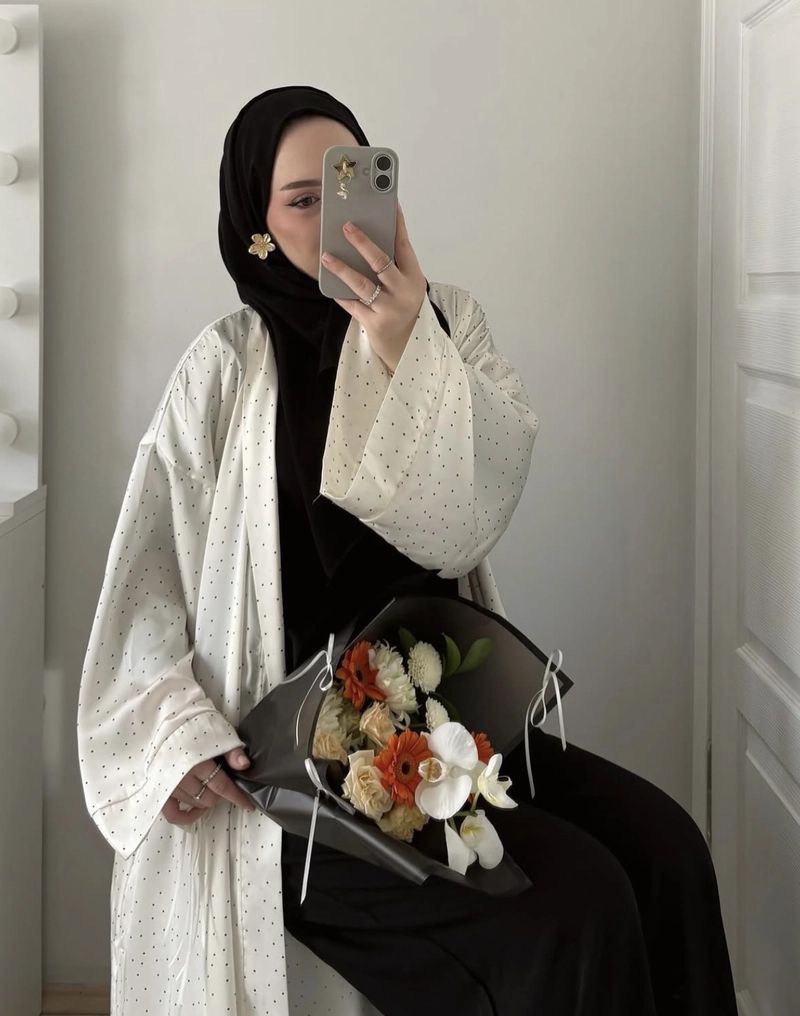 Soft focus look islamic girl dp for whatsapp gentle vibe