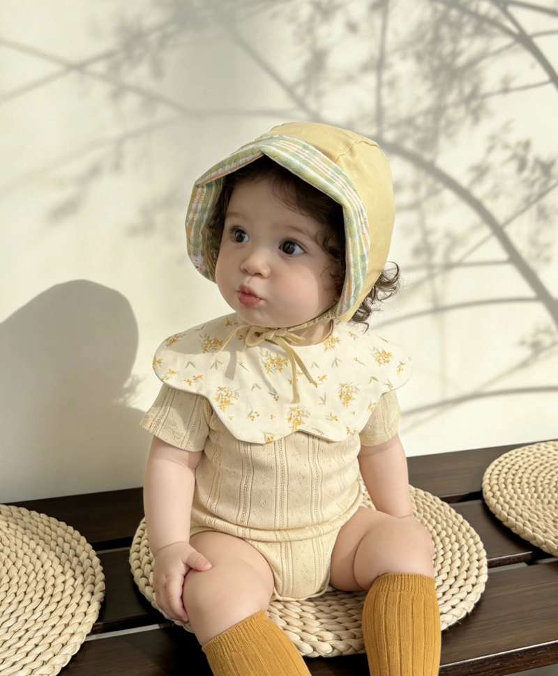 Soft light baby girl dp pic gentle glow look