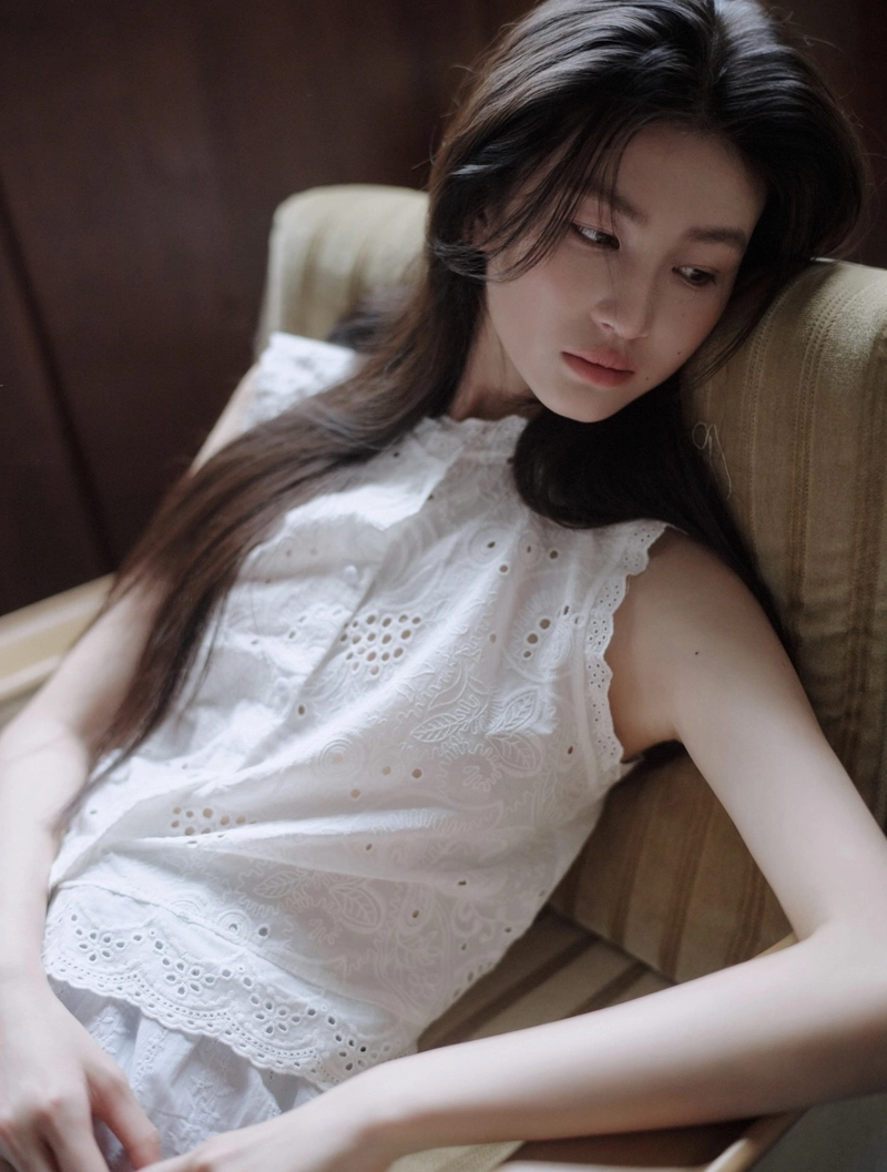 Soft light glow silent girl dp peaceful look