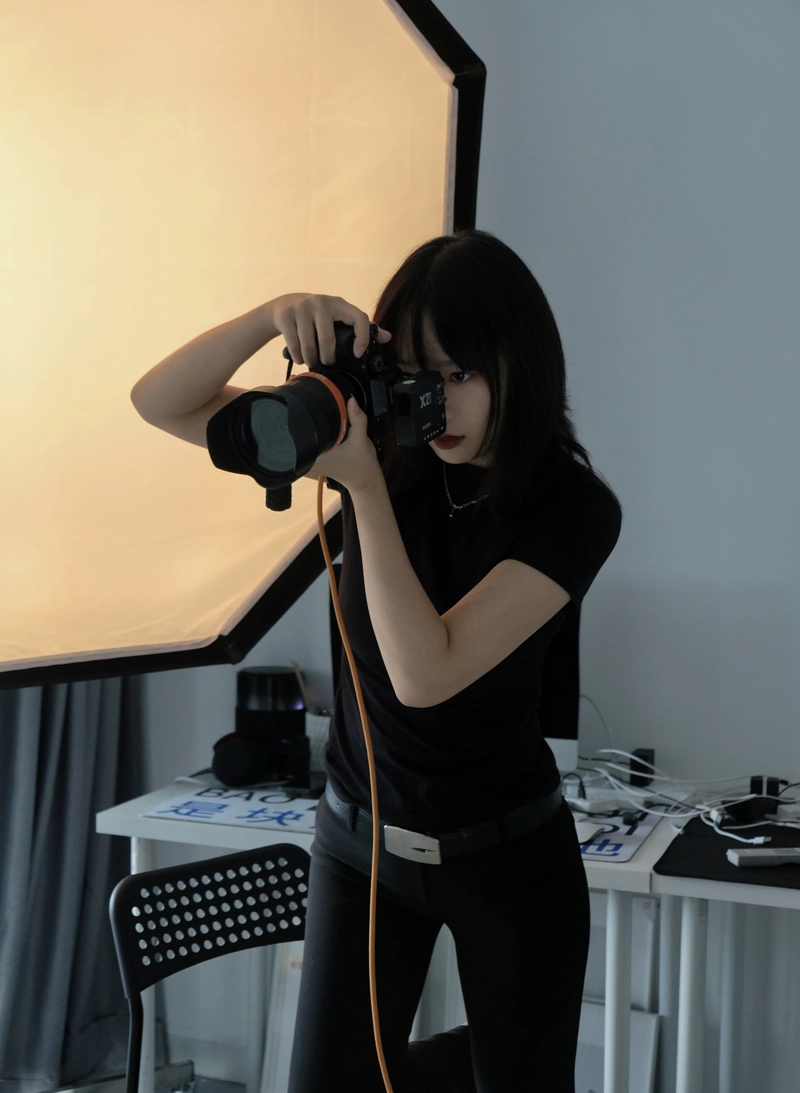 Soft lighting with calm mood girls dp with camera look