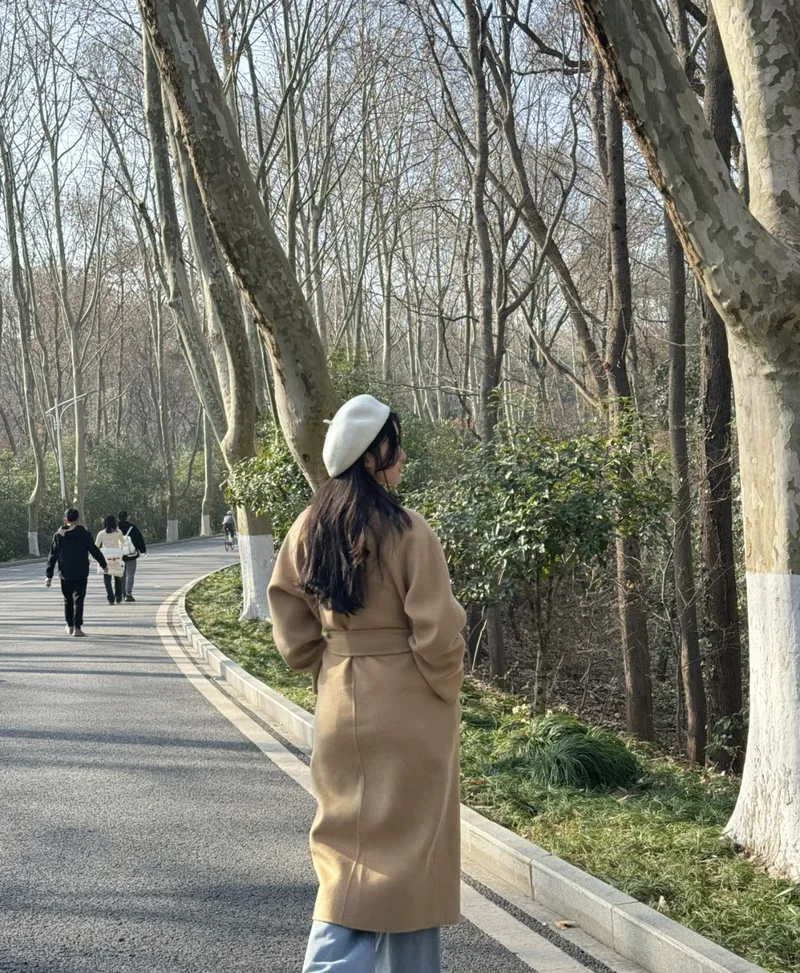 Soft shadow alone whatsapp dp girl gentle sad aesthetic