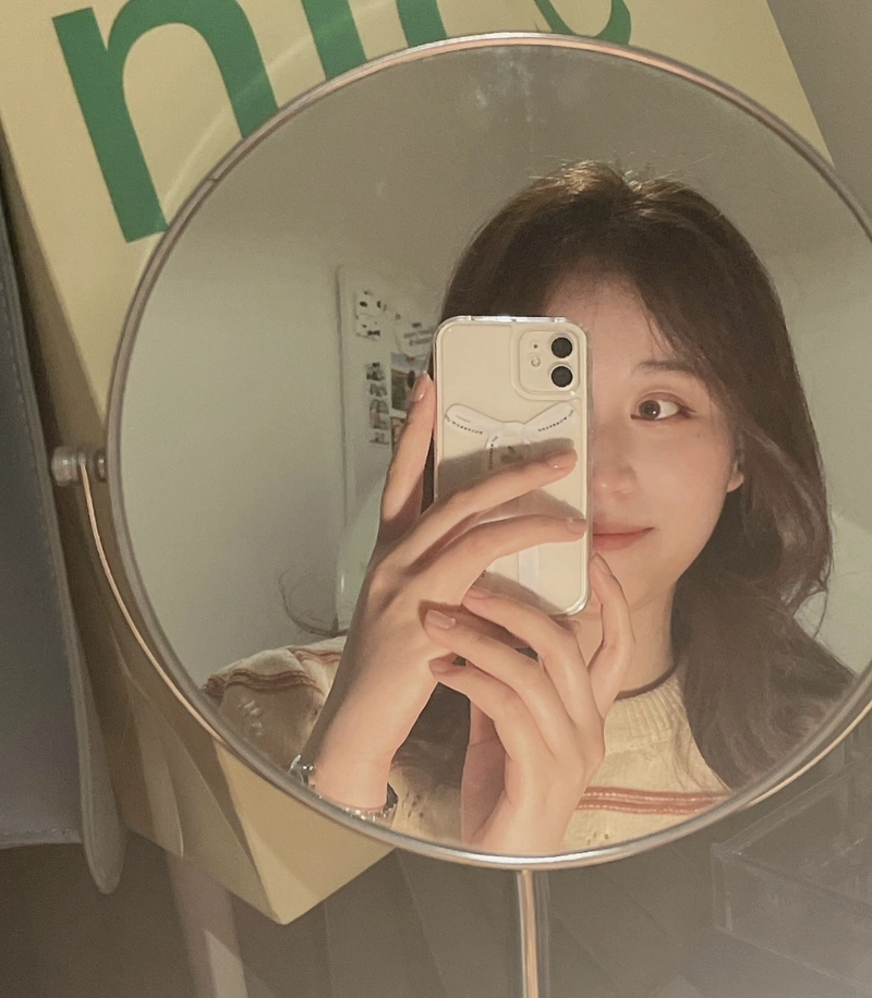 Soft smile half face girl dp gentle cute mood