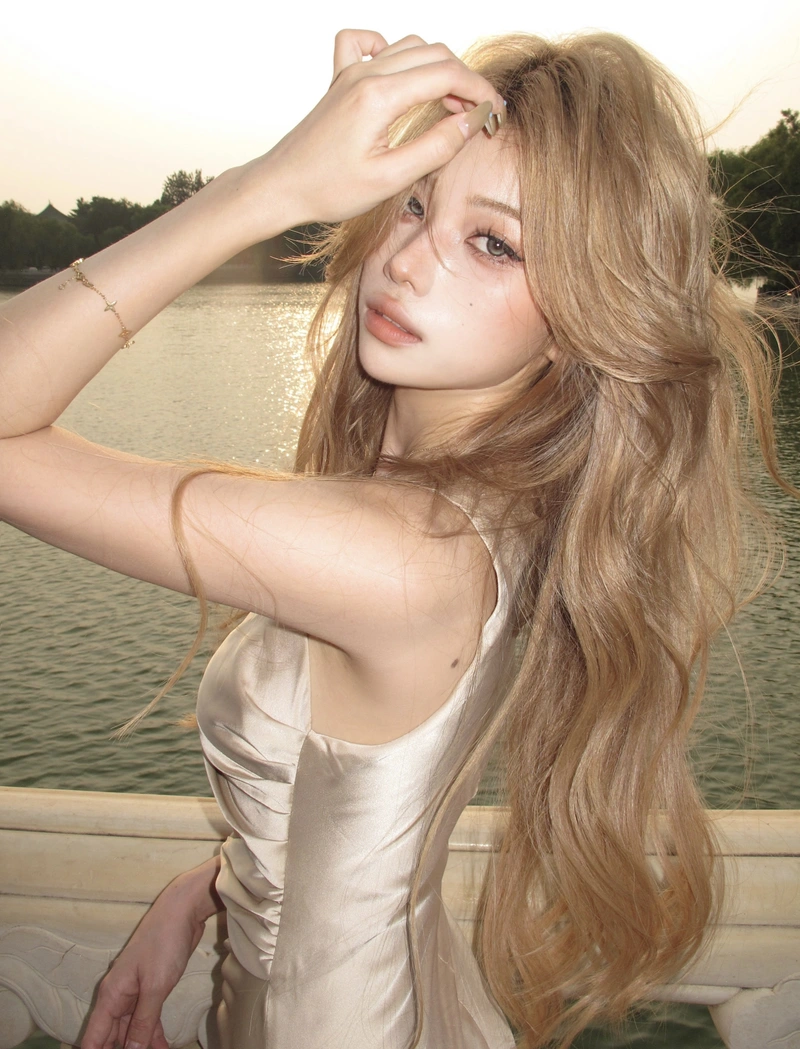 Soft smile whatsapp dp for girls hd sweet gentle mood