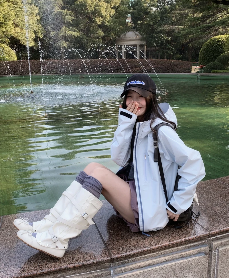Sporty cap outfit stylish cap girl dp casual trendy look