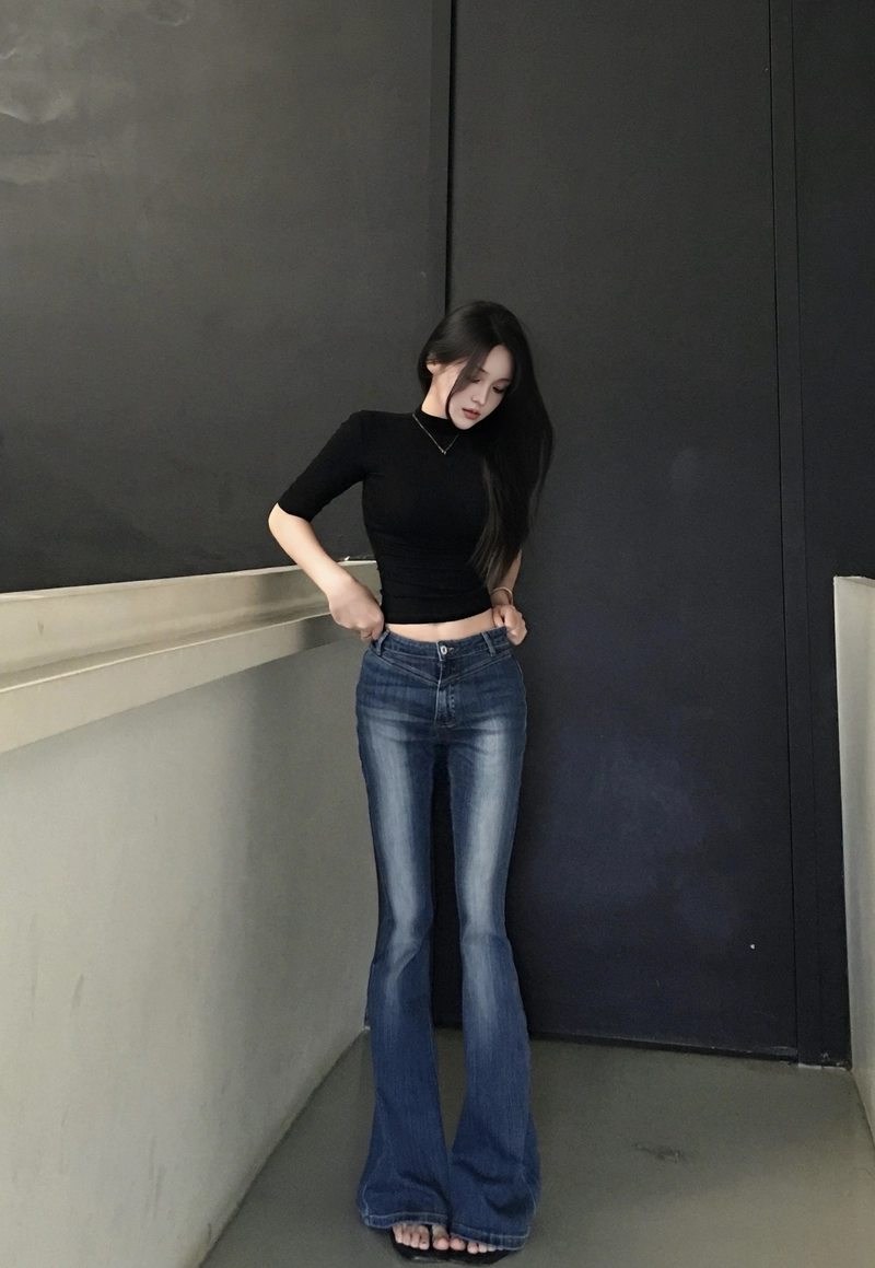 Street pose denim jeans top stylish girl dp bold urban style