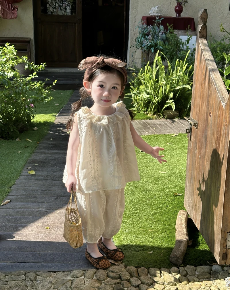 Stylish baby girl dp cute fashion icon with trendy outfit look