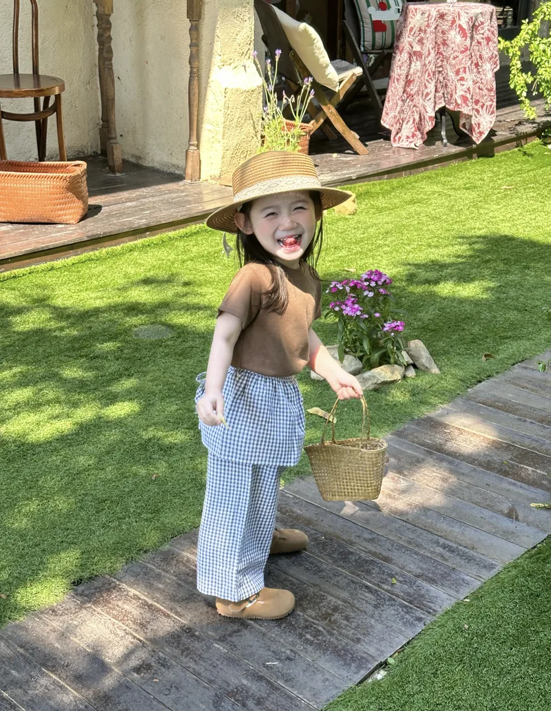 Stylish baby girl dp tiny queen vibe with soft glam aura