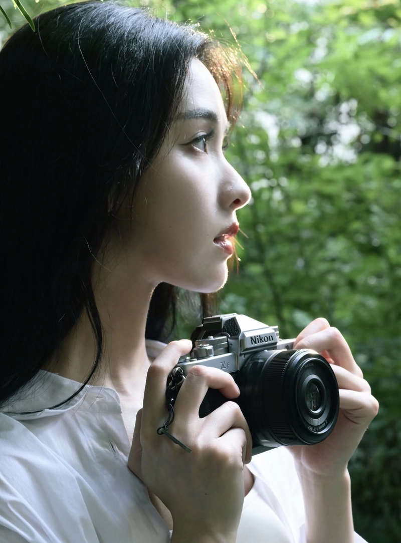 Stylish lens pose girls dp with camera modern fashion look