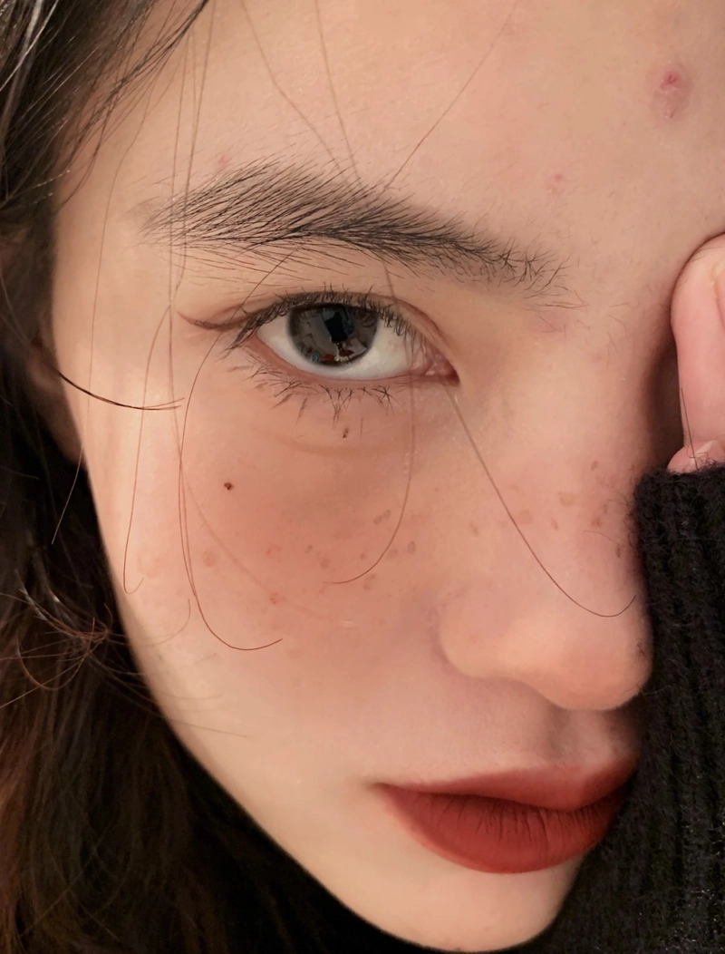 Stylish selfie half face girl dp modern aesthetic vibe