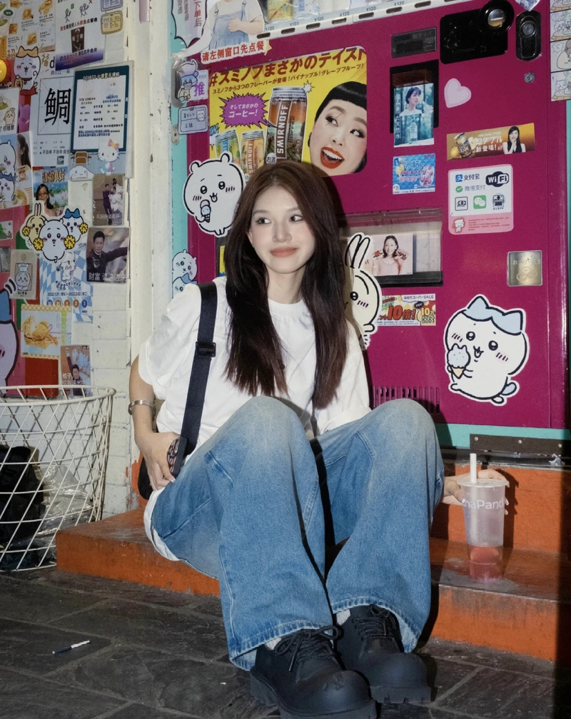 Stylish street outfit jeans top stylish girl dp bold vibe