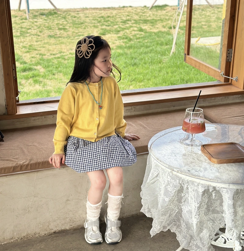 Tiny angel baby girl dp pic soft dreamy look