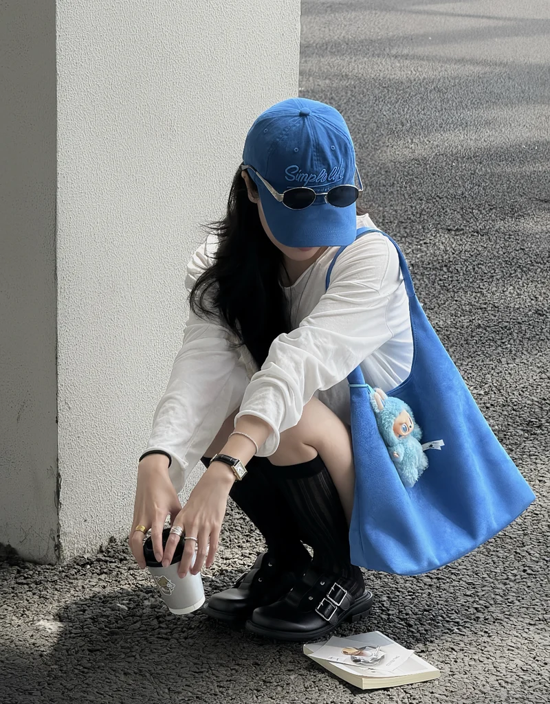 Trendy city look with relaxed cool feel cap girl dp image