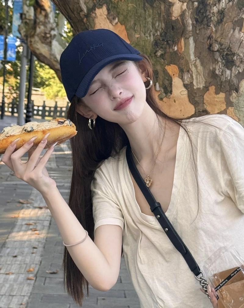 Trendy outfit cap stylish cap girl dp bold fashion statement vibe