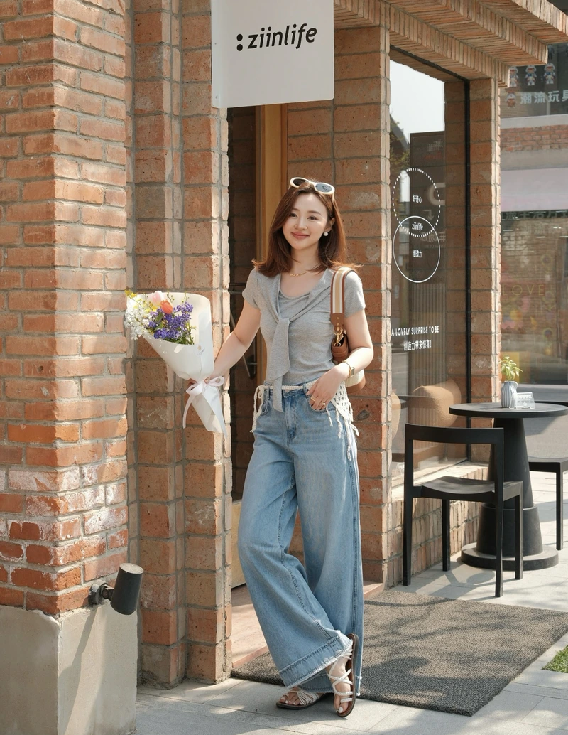 Trendy outfit vibe jeans top stylish girl dp cool fashion look
