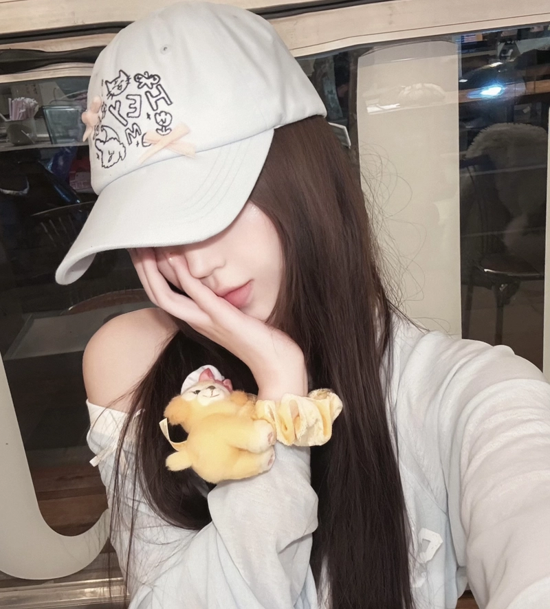 Urban aesthetic look with trendy outfit cap girl dp image