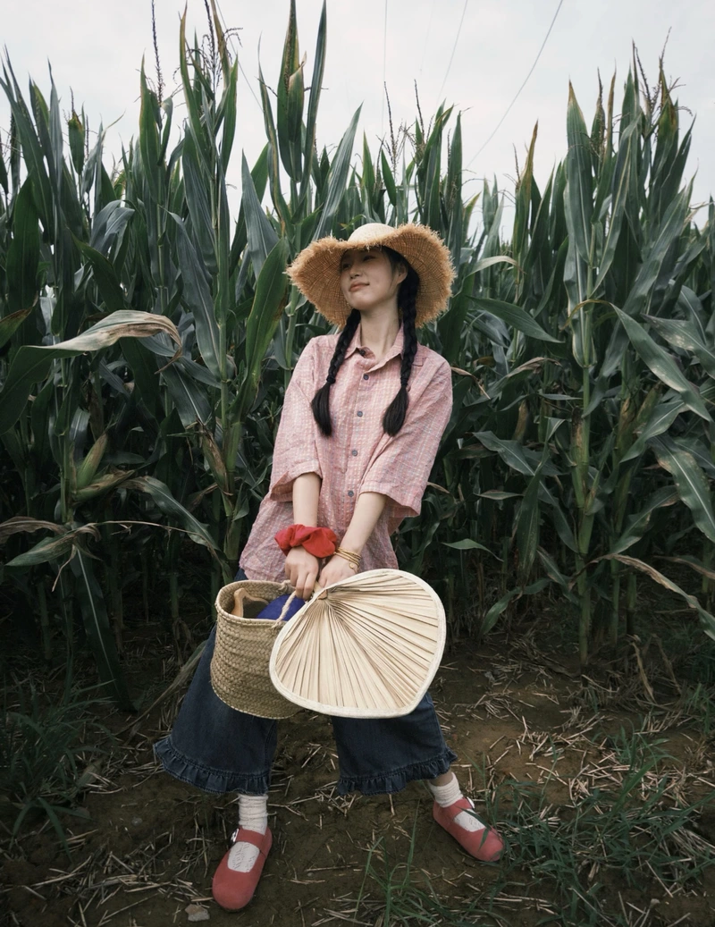 Village girls dp traditional outfit with calm cultural beauty look