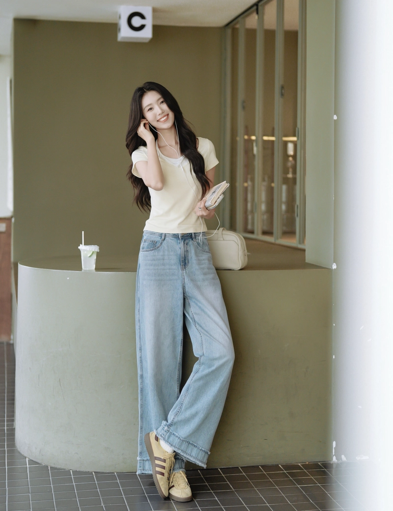 Vintage denim look jeans top stylish girl dp retro fashion feel