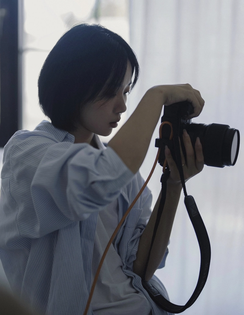 Vintage feel with retro vibe girls dp with camera aesthetic