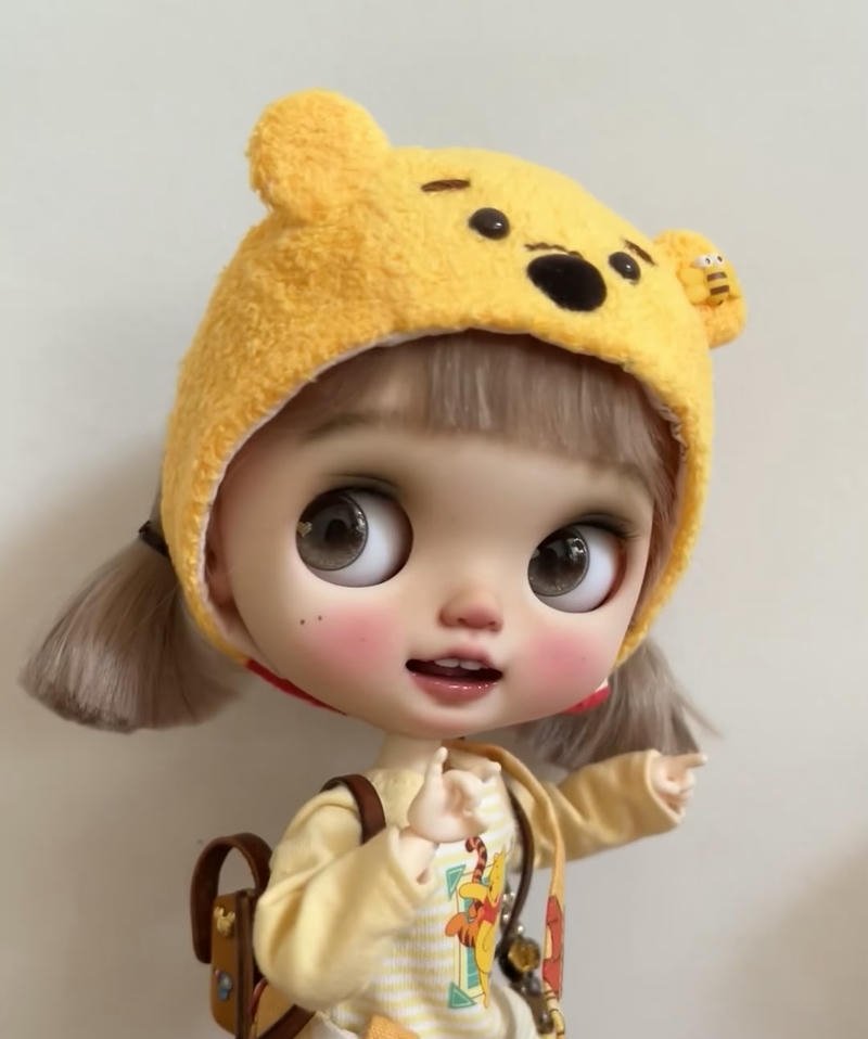 Vintage porcelain girls doll dp classic elegant beauty